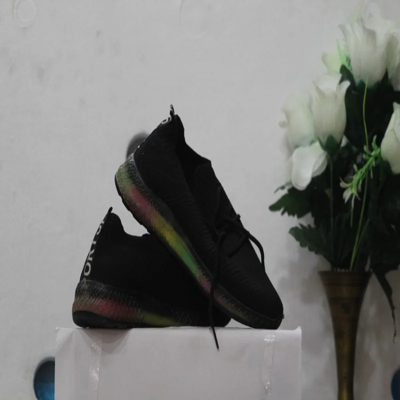 D COM BLACK